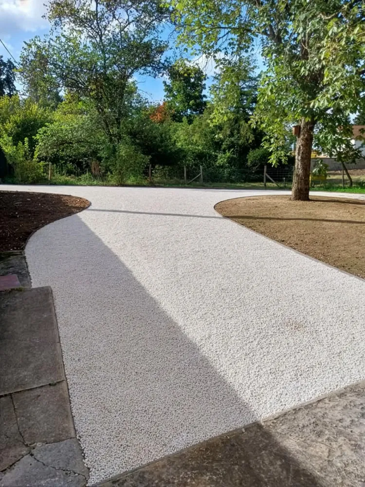 Plantation arbre à Saint-Quentin-Fallavier